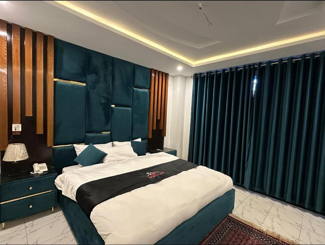 Gold Palace Hotel & Food Lounge Karandukai Buitenkant foto